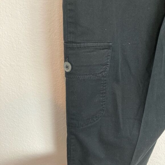 Rafaella Cargo Capris with side and back pockets w/ metal buttons - Picture 4 of 7